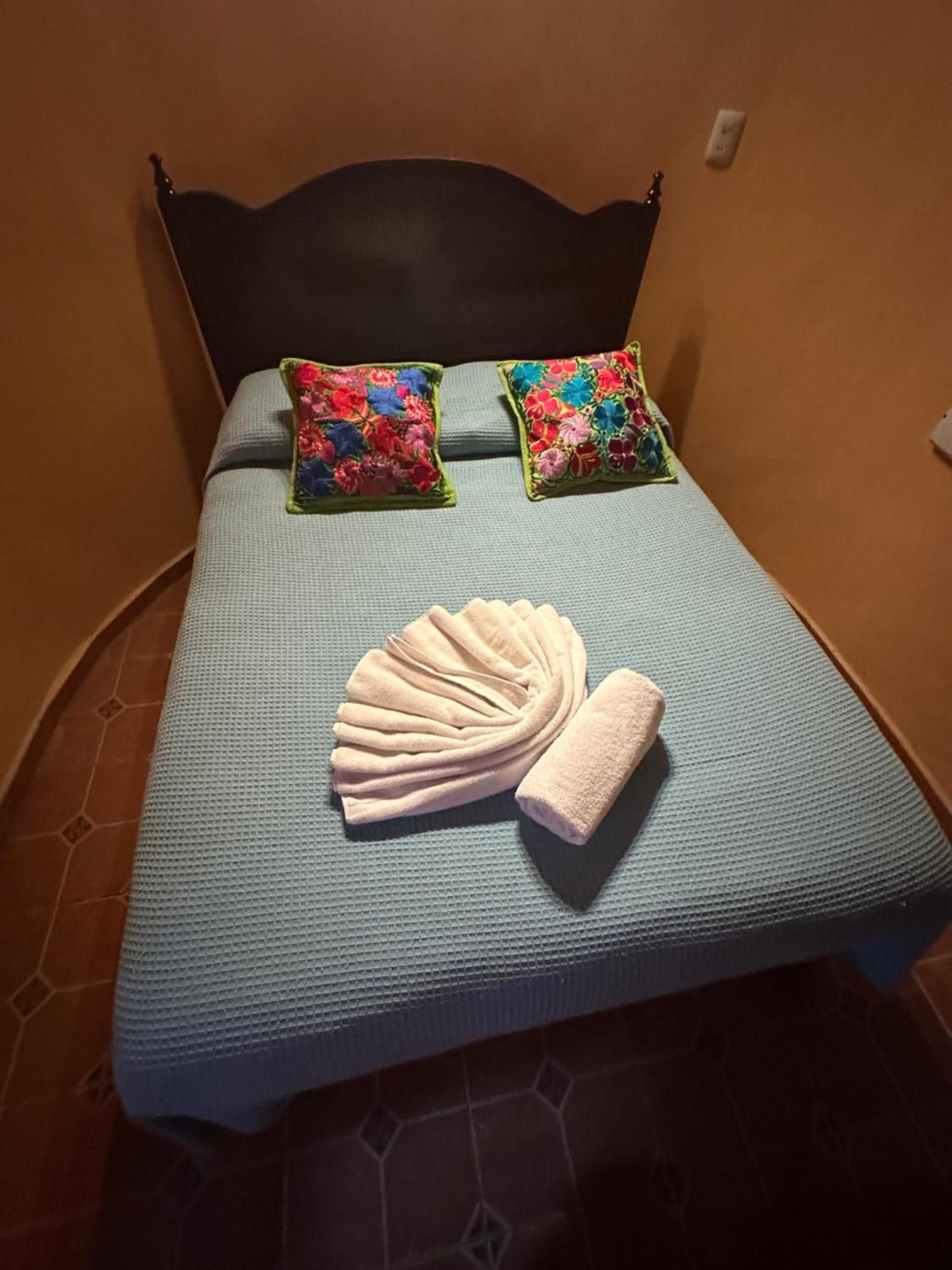 The Pickled Onion B&B And Restaurant Uxmal Санта-Элена Экстерьер фото
